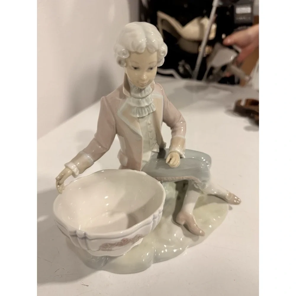 LLADRO 4714 Boy Jewelry Dish Historical Collection Glazed Finish Figurine RARE